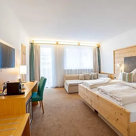 Otel Bergkristall 4*