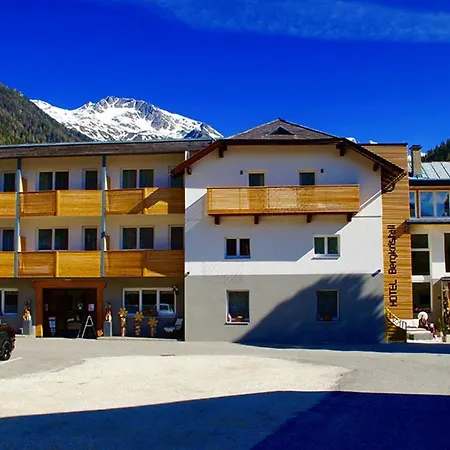 Hotel Bergkristall 4*